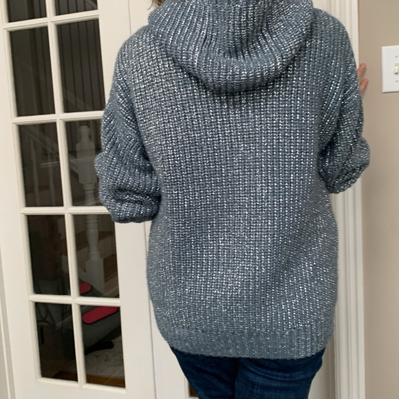 Half zip hooded pullover. - Picture 4 of 9